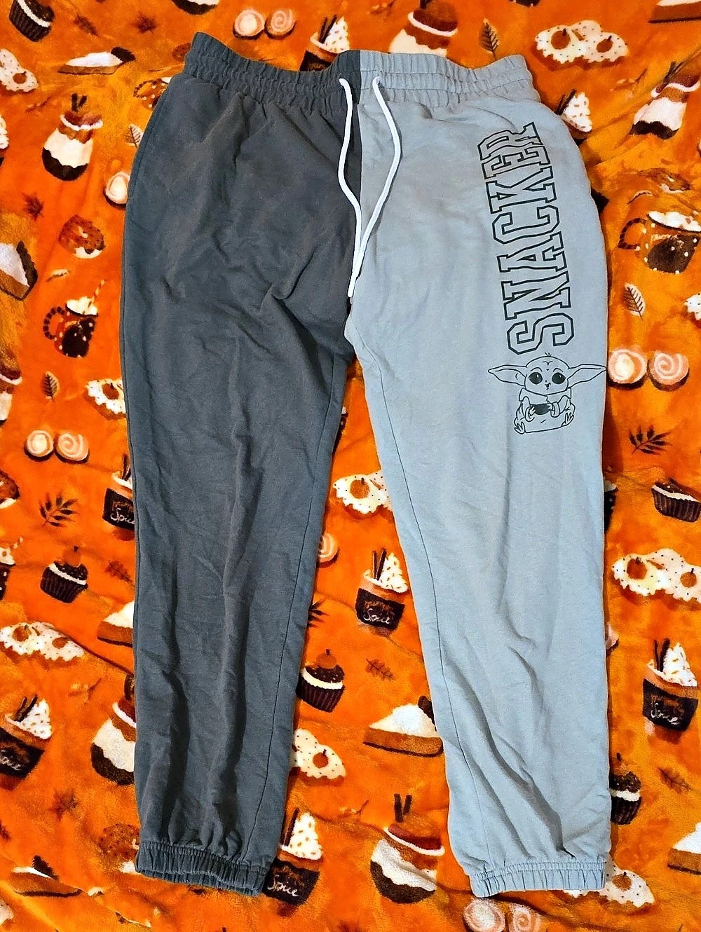 Star Wars Grogu jogger pants in Green Size Medium